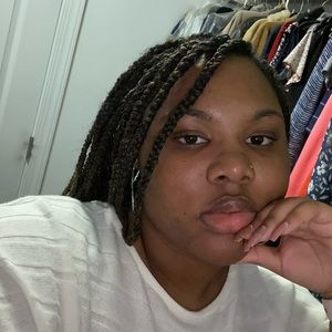 Meet your Posher, Alexis